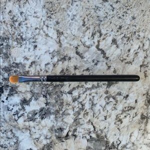 MAC 252 Eyeshadow Brush